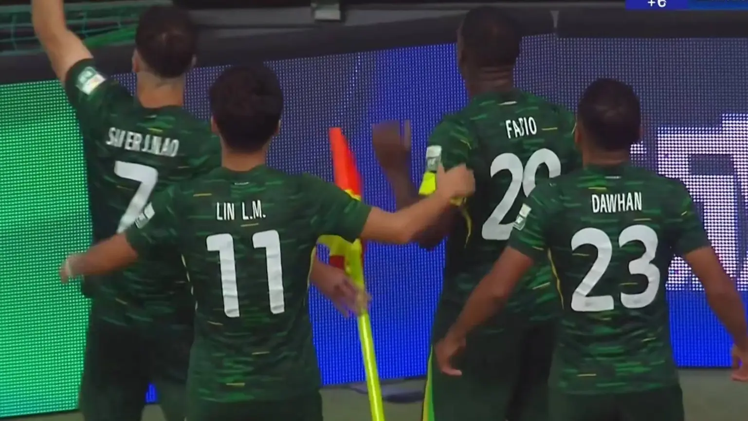 头球解围却, 狂丢八球