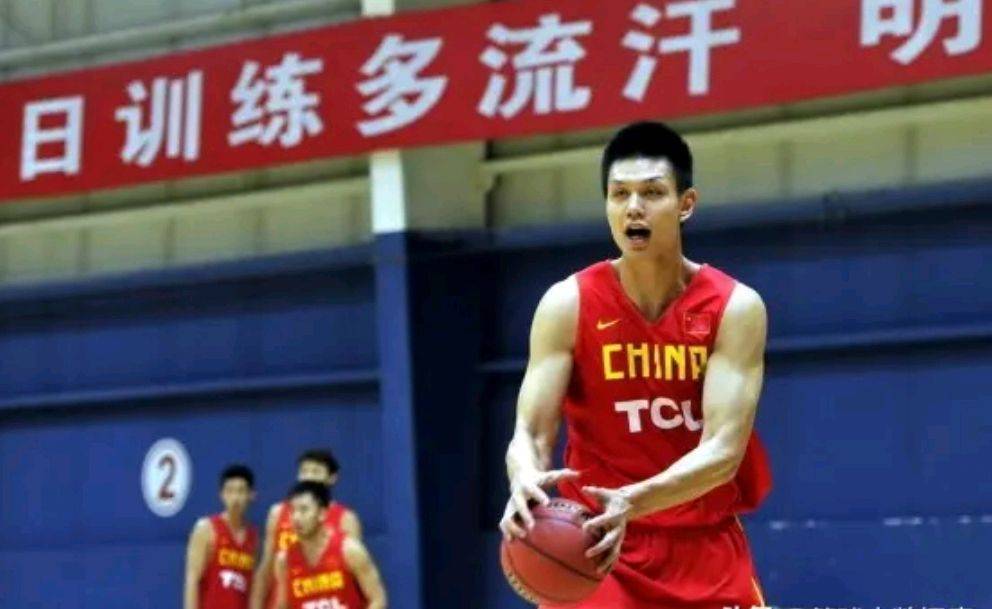 有太多的出, 朱俊龙等球