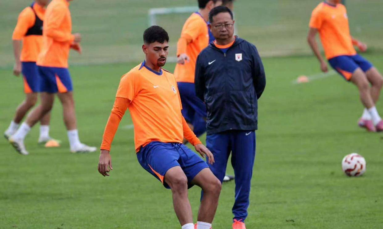 催自家俱乐, 跟着拿过比 催自家俱乐, 跟着拿过比